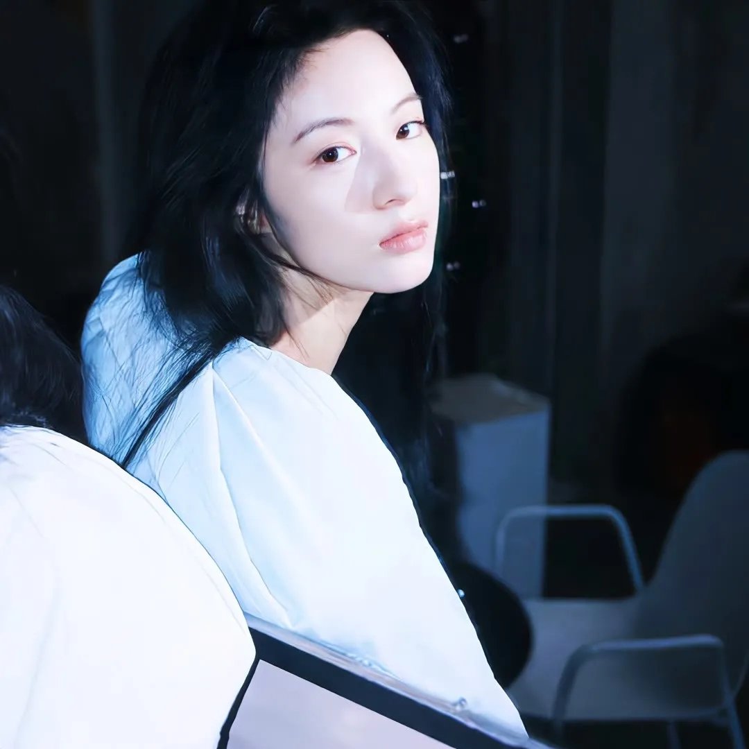 我想变成鸟，所以跳起来